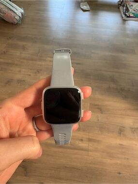 fitbit Versa 2 - Lite Light Gray Fitness Smartwatch with Silicone Band